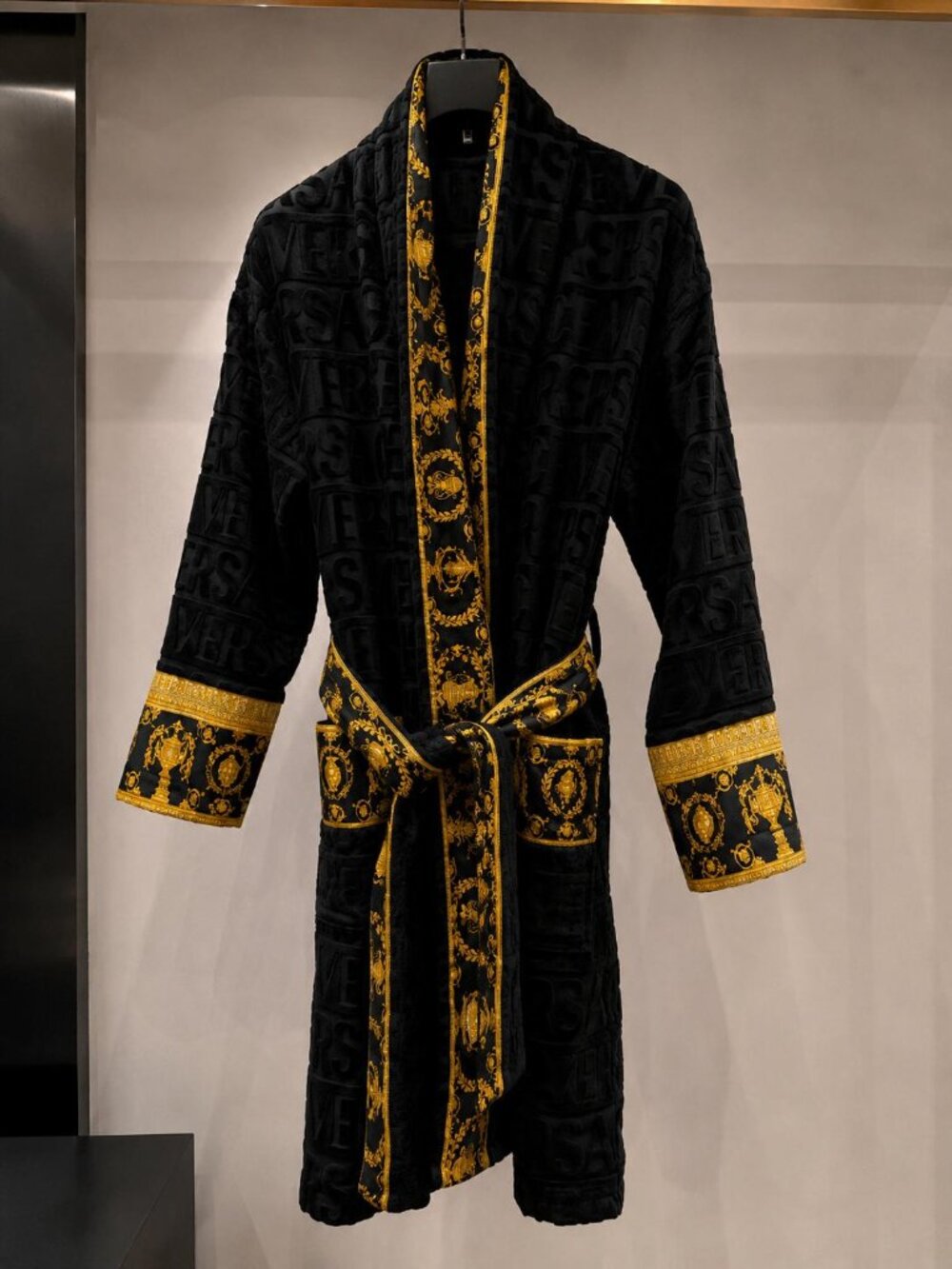 100% Authentic VERSACE Baroque Bathrobe Mens M - Black/Gold